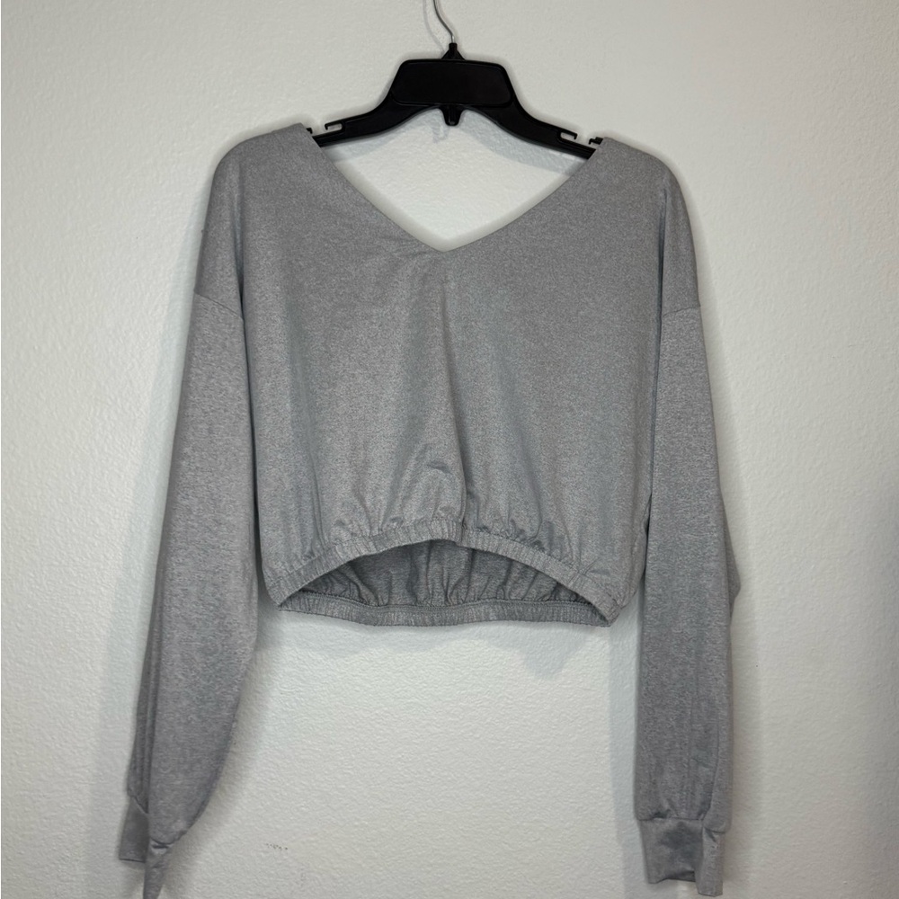 Women's Gray V-Neck Cropped Pullover Top